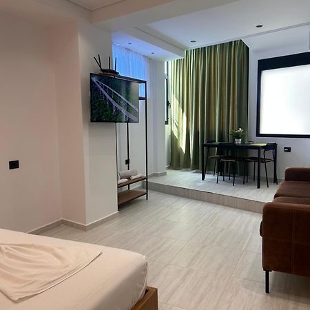 Crown Apartment Sarande Exterior photo