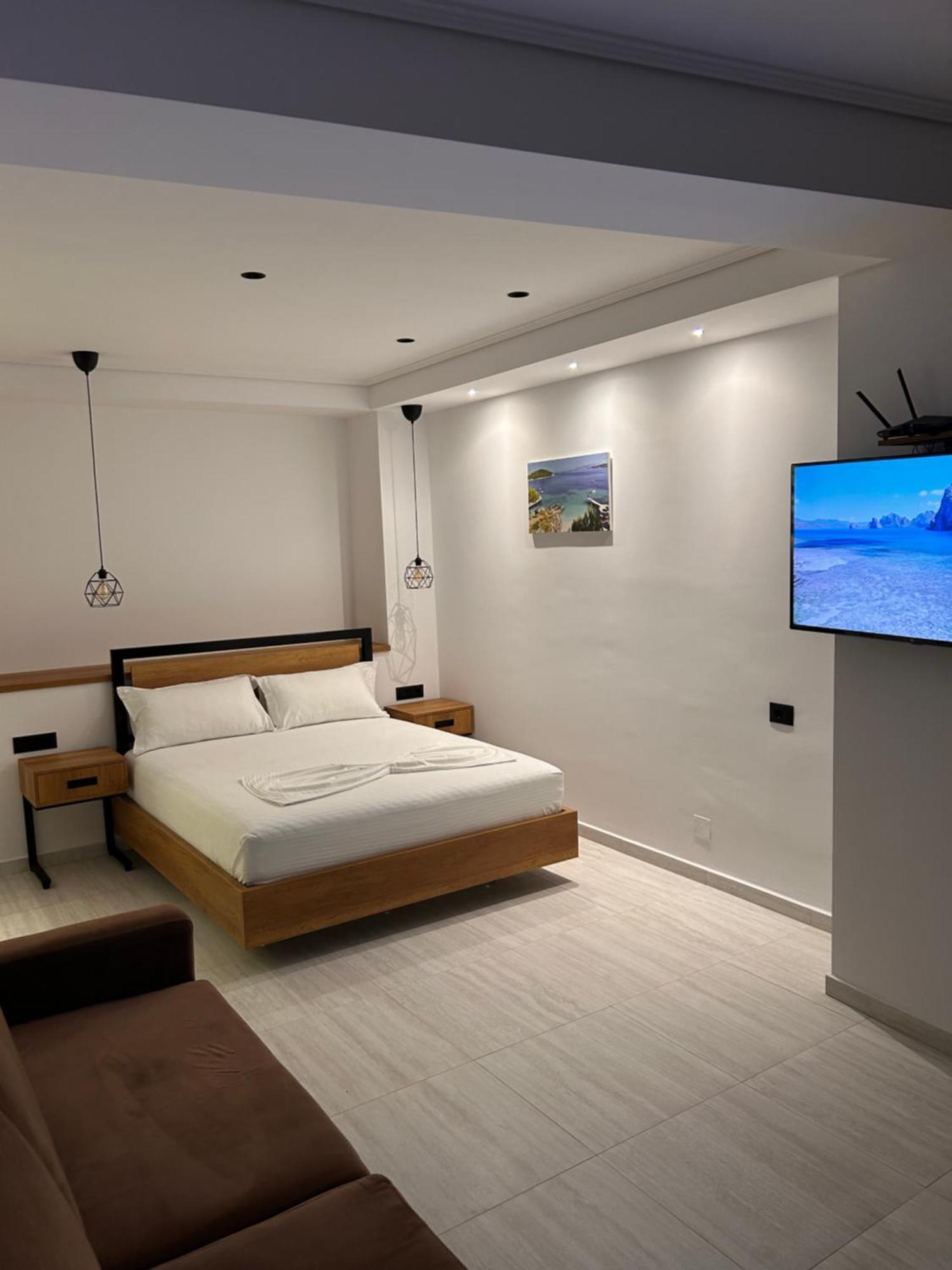 Crown Apartment Sarande Exterior photo